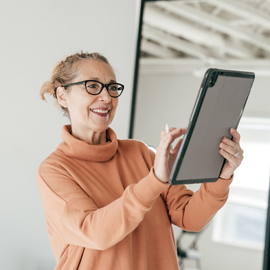 RS logo elegante minimalista preto branco e verde musgo (21).png